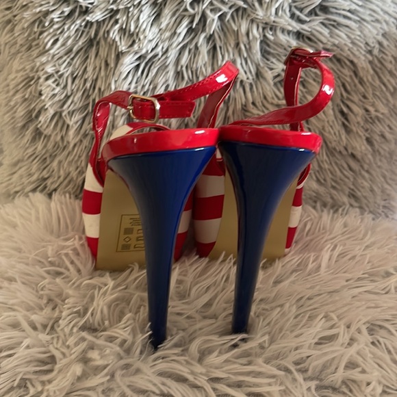 Hillary, size 10, red/white/blue - Picture 3 of 5